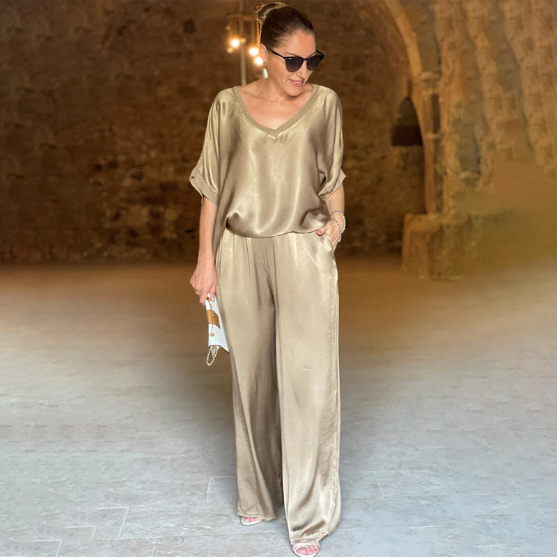 Edmonton Essence™ | Shiny V-Neck Set